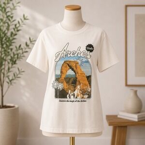 NWT Kid Dangerous Arches National Park T-Shirt Mens‎ Large Natural Graphic Tee